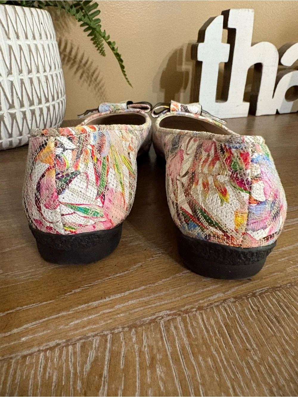 Paul Mayer Attitudes floral-print low-wedge flats Size 8.5 B